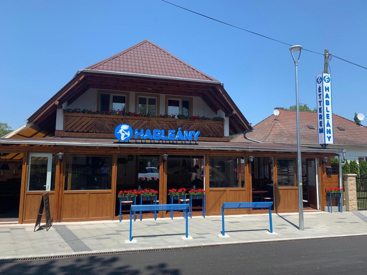 Bed and Breakfast Hableany Etterem, Pizzeria Es Vendeghaz Balatonmáriafürdő Zewnętrze zdjęcie