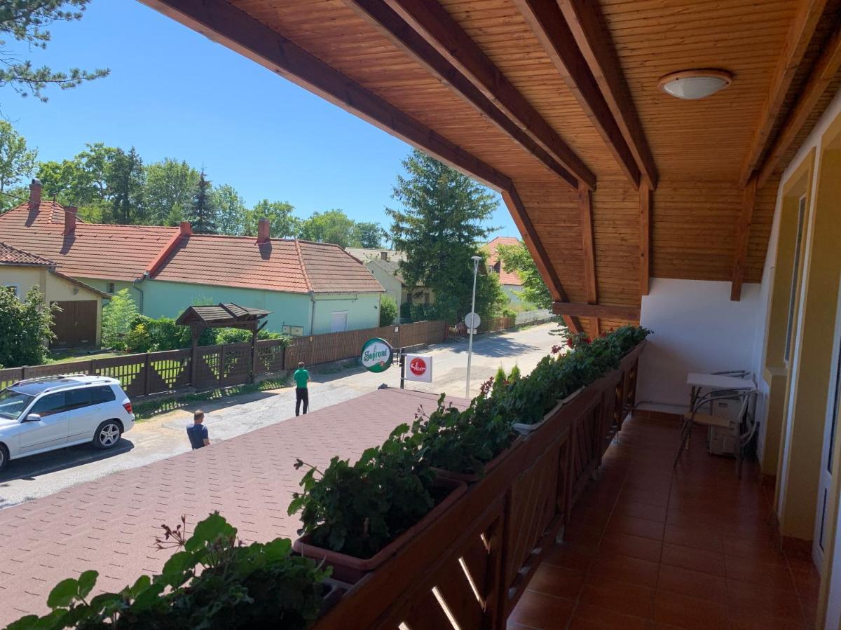 Bed and Breakfast Hableany Etterem, Pizzeria Es Vendeghaz Balatonmáriafürdő Zewnętrze zdjęcie